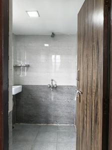 Common Bathroom Image of 540 Sq.ft 1 RK Builder Floor for rent in DLF Phase 4 Gurgaon for Rs. 18500