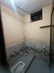 Bathroom Image of 300 Sq.ft 1 RK Independent House for rent in Bhawrasla Indore for Rs. 5000