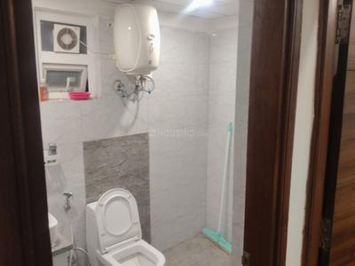 Bathroom Image of 750 Sq.ft 2 BHK Apartment / Flat for sale in Ruchira Sapphire Smart Homes, Mahurali Ghaziabad for Rs. 7400000