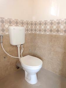Common Bathroom Image of 450 Sq.ft 1 BHK Builder Floor for sale in Lake Gardens Kolkata for Rs. 4500000