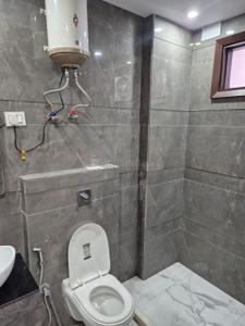 Bathroom Image of 900 Sq.ft 2 BHK Builder Floor for rent in Janakpuri New Delhi for Rs. 40000