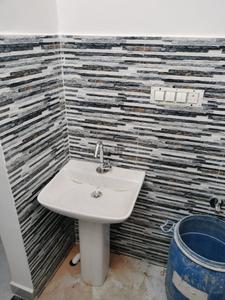 Bathroom Image of 1650 Sq.ft 2 BHK Apartment / Flat for rent in Gemini Paradise Estate, Mughala Gorakhpur for Rs. 13000