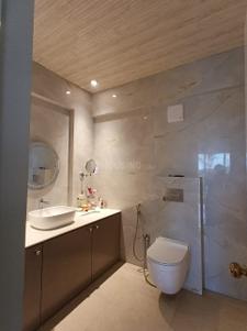 Bathroom Image of 1350 Sq.ft 3 BHK Apartment / Flat for rent in K Raheja Vistas, Powai Mumbai for Rs. 125000