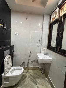 Bathroom Image of 800 Sq.ft 2 BHK Independent House for rent in Shalimar Bagh New Delhi for Rs. 31800