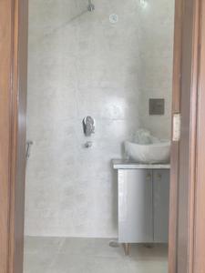 Common Bathroom Image of 1620 Sq.ft 3 BHK Builder Floor for sale in BPTP District 2, Sector 86 Faridabad for Rs. 18000000