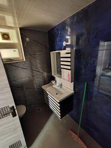 Bathroom Image of 1600 Sq.ft 2 BHK Apartment / Flat for rent in Sushant Golf City Lucknow for Rs. 30000