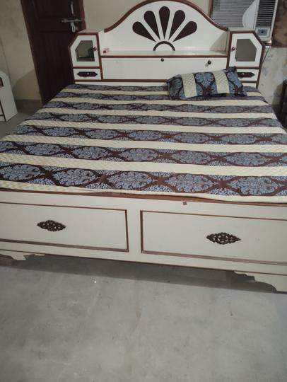 Varanasi Cantonment Bedroom 1