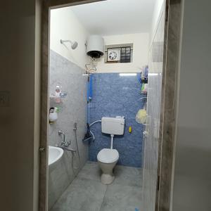 Bathroom Image of 632 Sq.ft 2 BHK Apartment / Flat for rent in Crest Atena, Anakaputhur Chennai for Rs. 25000