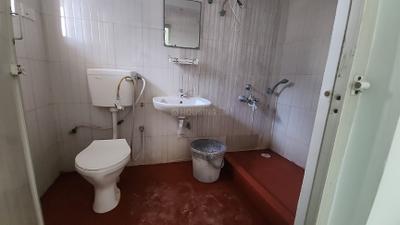 Mayur Daffodil Bathroom Two 3