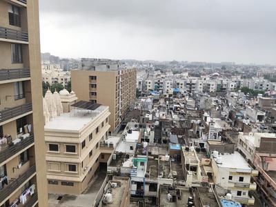 Image of 1350 Sq.ft 4 BHK Apartment / Flat for rent in Chanakyapuri, Ahmedabad for Rs. 43500