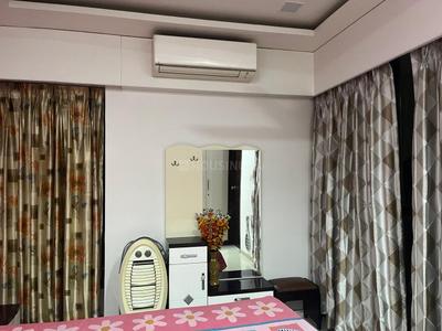 Bedroom Image of 2465 Sq.ft 4 BHK Apartment / Flat for sale in Darshanam Central Park by Darshanam Life Space, Sayajiganj Vadodara for Rs. 10500000