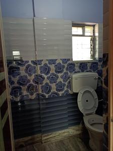Bathroom Image of 820 Sq.ft 2 BHK Apartment / Flat for sale in Regent Park Kolkata for Rs. 5600000