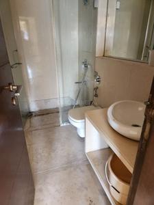 Bathroom Image of 1050 Sq.ft 2 BHK Apartment / Flat for rent in RNA Continental, Chembur Mumbai for Rs. 100000