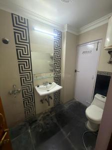 Bathroom Image of 1800 Sq.ft 3 BHK Apartment / Flat for rent in CGHS Royal Residency, Sector 9 Dwarka New Delhi for Rs. 52000
