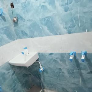 Bathroom Image of 585 Sq.ft 1 BHK Independent House for rent in Sangam Vihar New Delhi for Rs. 12500