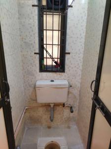 Bathroom Image of 375 Sq.ft 1 BHK Independent House for rent in Worli Mumbai for Rs. 40000