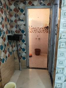 Bathroom Image of 425 Sq.ft 1 BHK Apartment / Flat for rent in Malad West Mumbai for Rs. 28000