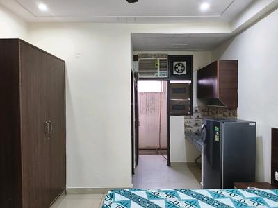 Bedroom Image of 500 Sq.ft 1 RK Builder Floor for rent in DLF Phase 3 Gurgaon for Rs. 16000