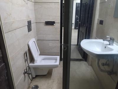 Bathroom Image of 1400 Sq.ft 2 BHK Apartment / Flat for rent in Gulmohar Enclave, Gulmohar Park New Delhi for Rs. 70000