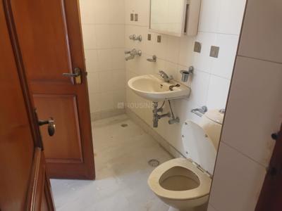 Bathroom Image of 1800 Sq.ft 2 BHK Builder Floor for rent in Gulmohar Park New Delhi for Rs. 80000