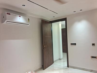 Bedroom Image of 2200 Sq.ft 4 BHK Builder Floor for sale in Rajouri Garden New Delhi for Rs. 40000000
