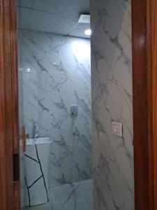 Common Bathroom Image of 1550 Sq.ft 3 BHK Apartment / Flat for sale in Sector 104 Noida for Rs. 7000000