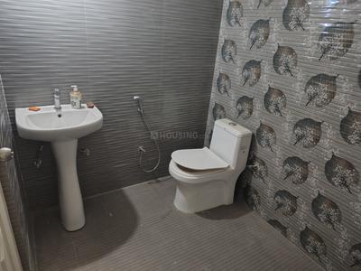 Bathroom Image of 1000 Sq.ft 1.5 BHK Independent House for rent in Mayfair Villas, Anora Kala Lucknow for Rs. 18000