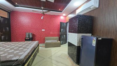 Living Room Image of 400 Sq.ft 1 BHK Apartment / Flat for rent in Pitampura New Delhi for Rs. 23000