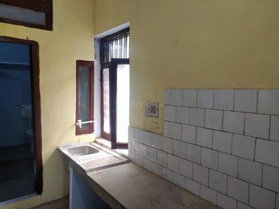 Kitchen Image of 600 Sq.ft 1 RK Independent House for rent in Mahanagar Lucknow for Rs. 18000
