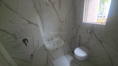 Bathroom Image of 518 Sq.ft 1 BHK Apartment / Flat for rent in Swastik Platinum, Vikhroli East Mumbai for Rs. 41000