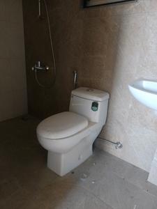 Common Bathroom Image of 1050 Sq.ft 2 BHK Apartment / Flat for rent in Magarpatta River View City, Loni Kalbhor Pune for Rs. 20000