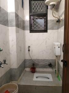 Common Bathroom Two Image of 1100 Sq.ft 4 BHK Builder Floor for sale in Mayur Vihar Phase 1 New Delhi for Rs. 6500000