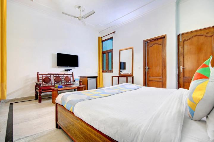 Delhi Cantonment Bedroom 1