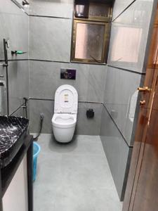 Bathroom Image of 750 Sq.ft 2 BHK Apartment / Flat for sale in DLH Imur, Andheri West Mumbai for Rs. 27500000