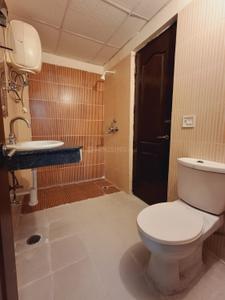 Bathroom Image of 850 Sq.ft 2 BHK Apartment / Flat for sale in Paramount Symphony, Crossings Republik Ghaziabad for Rs. 6000000