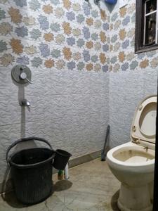 Common Bathroom Image of 1100 Sq.ft 3 BHK Apartment / Flat for sale in Mahavir Enclave New Delhi for Rs. 7800000