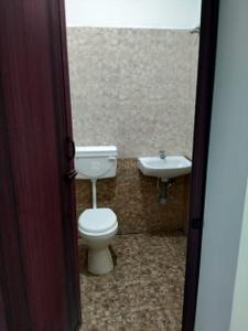 Bathroom Image of 640 Sq.ft 1 BHK Independent House for rent in Saravanampatty Coimbatore for Rs. 12000