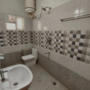 Bathroom Image of 690 Sq.ft 1 BHK Builder Floor for rent in Ramamurthy Nagar Bengaluru for Rs. 17000