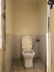 Common Bathroom Two Image of 900 Sq.ft 2 BHK Apartment / Flat for sale in Nehru Nagar Ghaziabad for Rs. 6000000