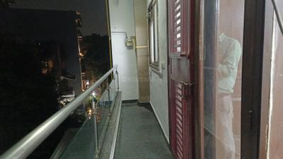 Balcony Image of 1600 Sq.ft 3 BHK Builder Floor for rent in Kailash Colony New Delhi for Rs. 80000