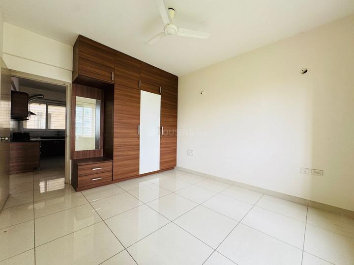 Home track Bedroom 1