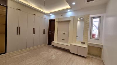 Bedroom Image of 1683 Sq.ft 3 BHK Builder Floor for sale in Preet Vihar New Delhi for Rs. 34000000