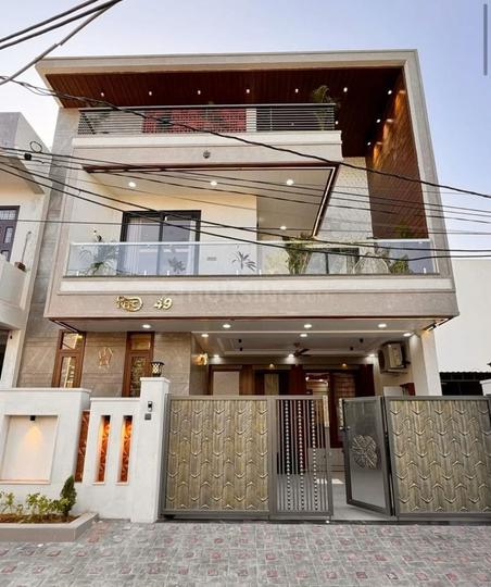 Benchmark Realty Main Image 1