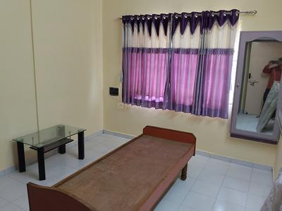 Bedroom Image of 1000 Sq.ft 2 BHK Apartment / Flat for rent in Old Walled City Rajkot for Rs. 16000