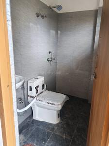 Bathroom Image of 1400 Sq.ft 2 BHK Independent House for rent in Mussoorie Dehradun Development Authority HIG Housing Scheme, Subhash Nagar Dehradun for Rs. 18000