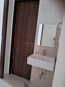 Bathroom Image of 1000 Sq.ft 3 BHK Apartment / Flat for rent in Shapoorji Pallonji Sensorium Phase I, Maan Pune for Rs. 40000