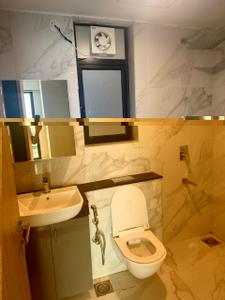 Bathroom Image of 1300 Sq.ft 2 BHK Apartment / Flat for rent in M3M Skywalk, Sector 74 Gurgaon for Rs. 55000
