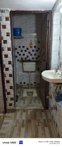 Bathroom Image of 1018 Sq.ft 2 BHK Apartment / Flat for rent in  RWA Dilshad Colony Block E Markets WA, Dilshad Garden New Delhi for Rs. 18000