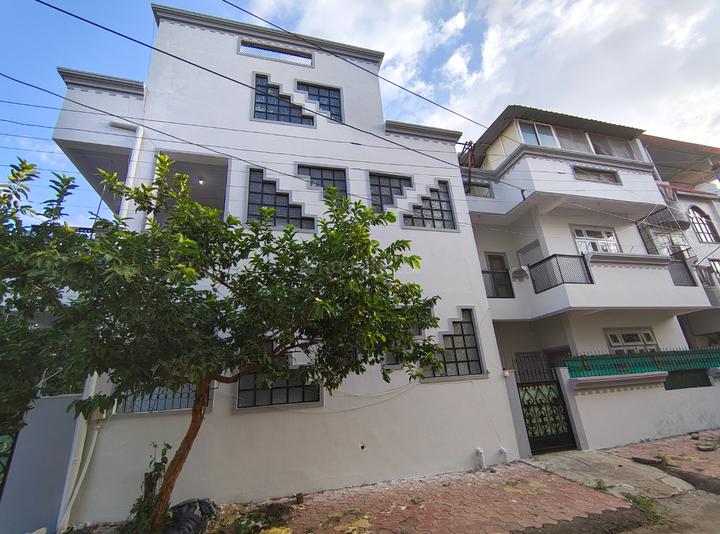 Chuna Bhatti Main Image 1