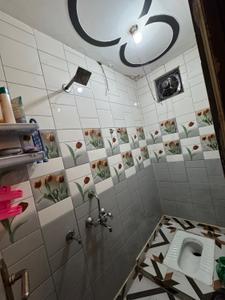 Bathroom Image of 550 Sq.ft 2 BHK Builder Floor for sale in Shahdara New Delhi for Rs. 2500000